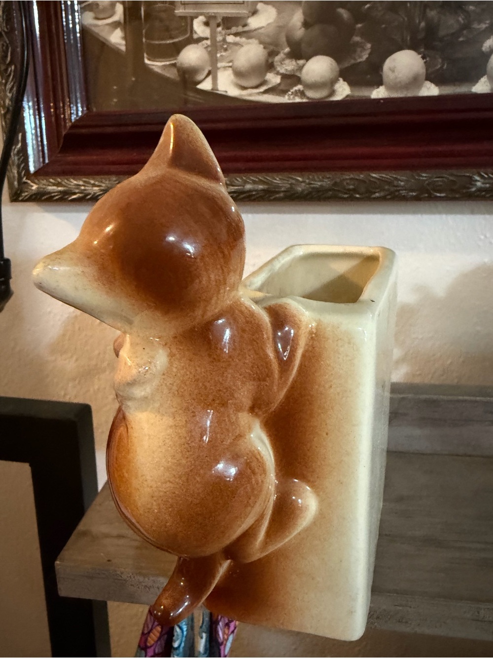 Vintage MCM Ceramic Cat Planter in Cream and Brown with Green Leaf Motif - Picture 4 of 10